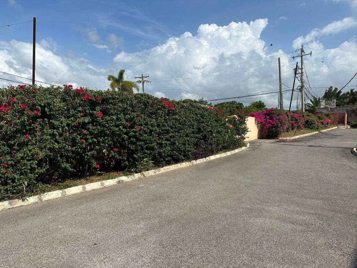 Remarkable 1-Bed Apartment In Montego Bay Ngoại thất bức ảnh